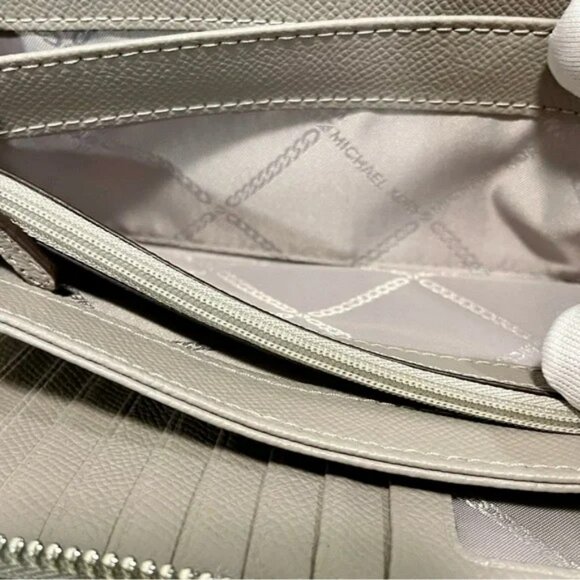 Nwot Michael Kors Large Wristlet Wallet - Picture 12 of 15